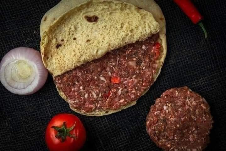 نص كيلو لحم حواوشى